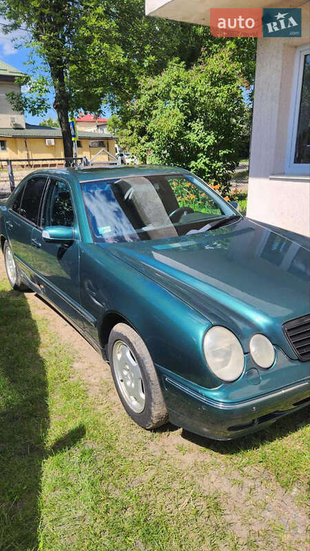 Седан Mercedes-Benz E-Class 2000 в Новояворівську