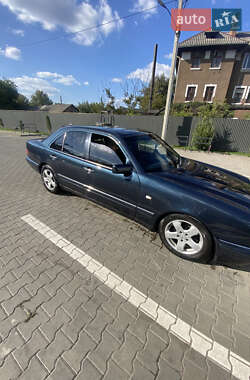 Седан Mercedes-Benz E-Class 1998 в Черновцах