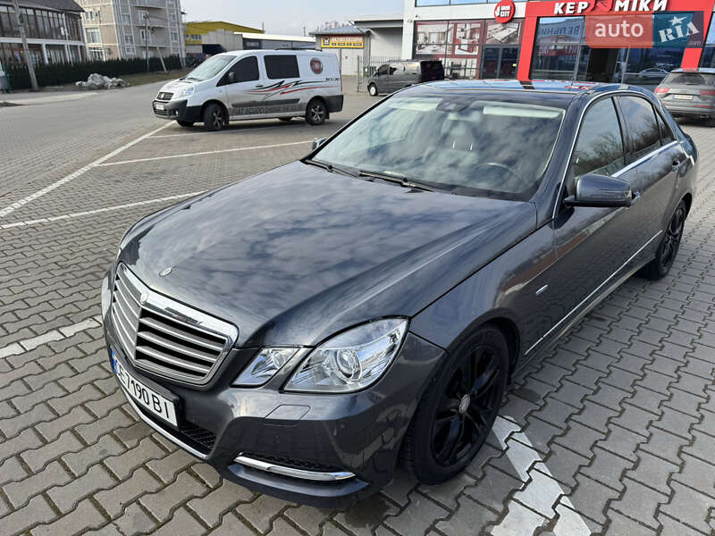 Седан Mercedes-Benz E-Class 2011 в Черновцах
