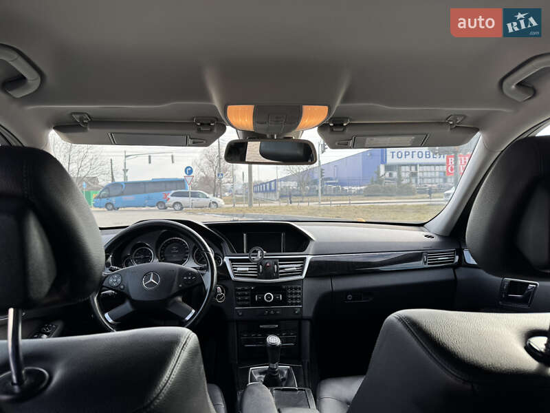 Седан Mercedes-Benz E-Class 2011 в Черновцах