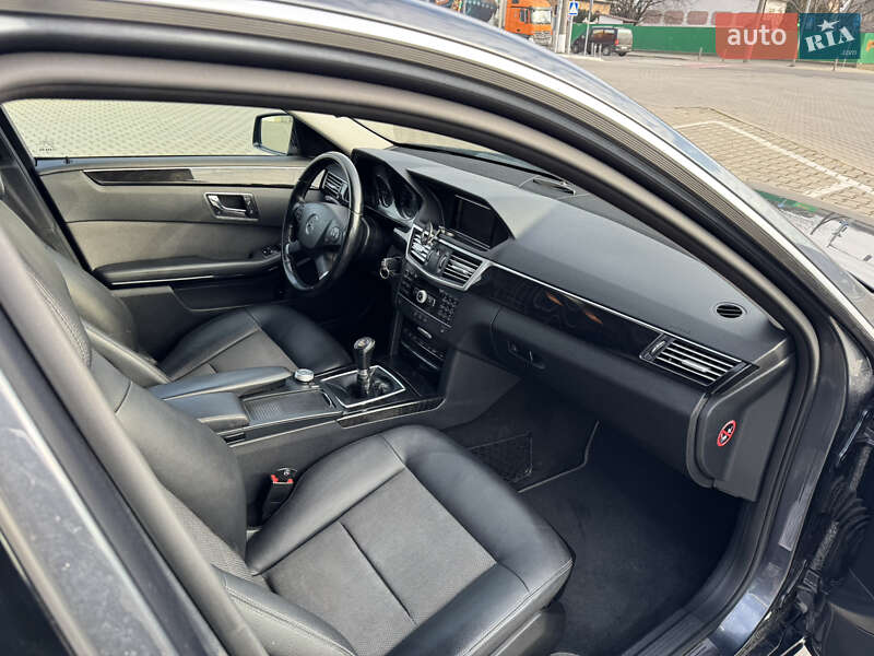 Седан Mercedes-Benz E-Class 2011 в Черновцах
