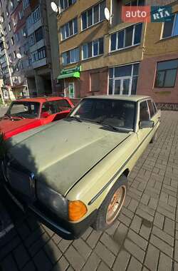 Седан Mercedes-Benz E-Class 1982 в 