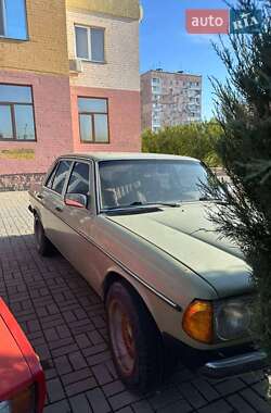 Седан Mercedes-Benz E-Class 1982 в 