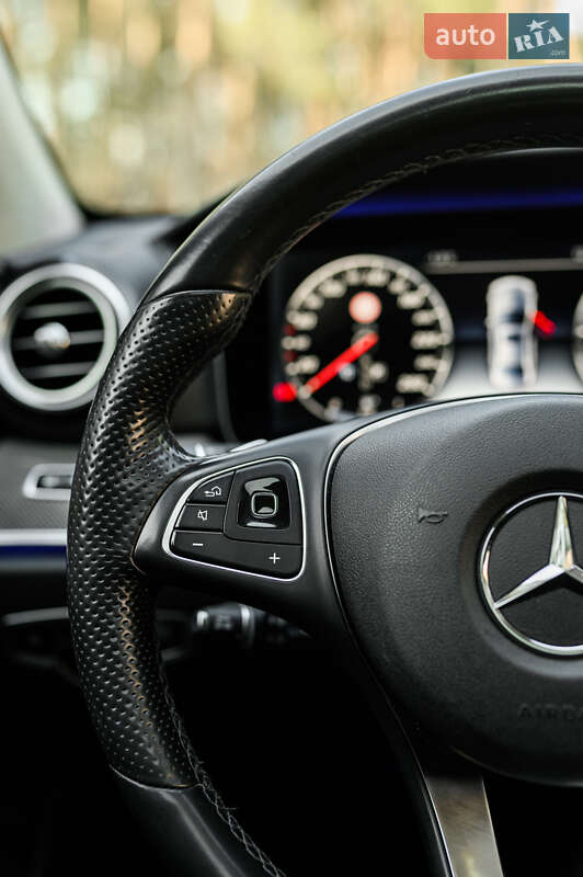 Седан Mercedes-Benz E-Class 2016 в Львові
