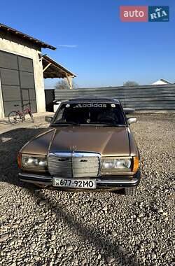 Седан Mercedes-Benz E-Class 1985 в 