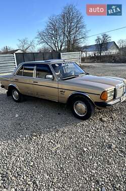 Седан Mercedes-Benz E-Class 1985 в 