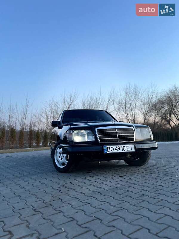 Седан Mercedes-Benz E-Class 1992 в Зборове