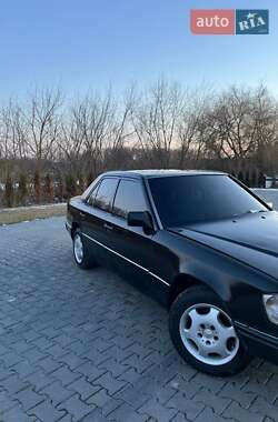 Седан Mercedes-Benz E-Class 1992 в Зборове