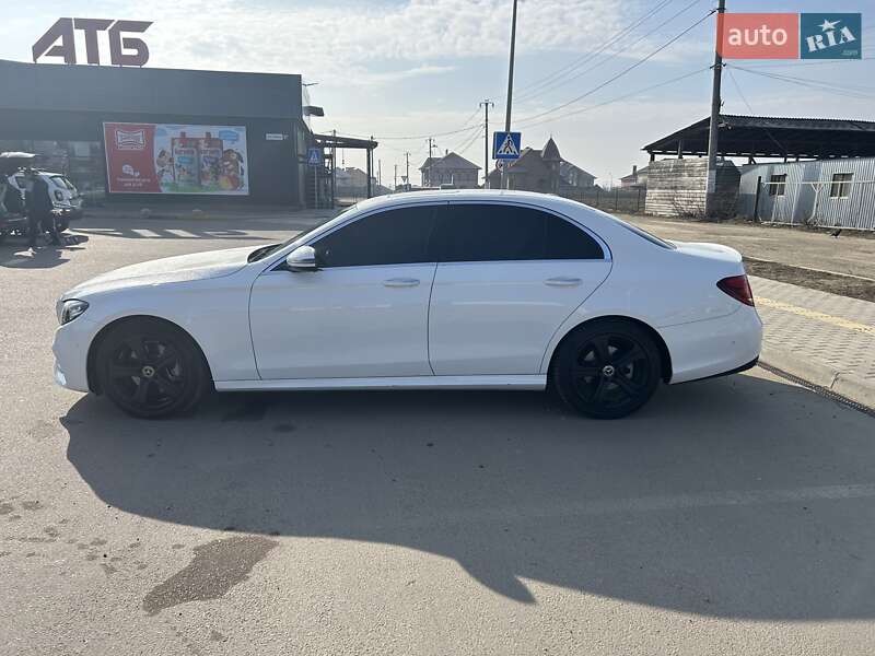 Седан Mercedes-Benz E-Class 2017 в Чернівцях
