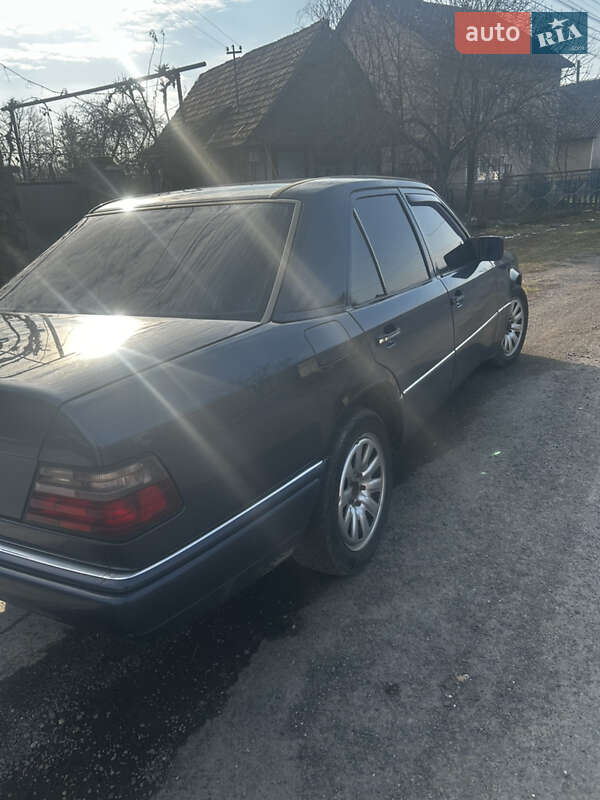 Седан Mercedes-Benz E-Class 1995 в Тячеві