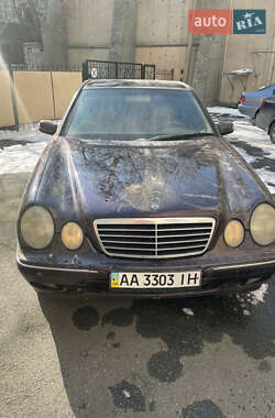 Седан Mercedes-Benz E-Class 2001 в Києві