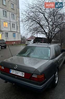 Седан Mercedes-Benz E-Class 1988 в 
