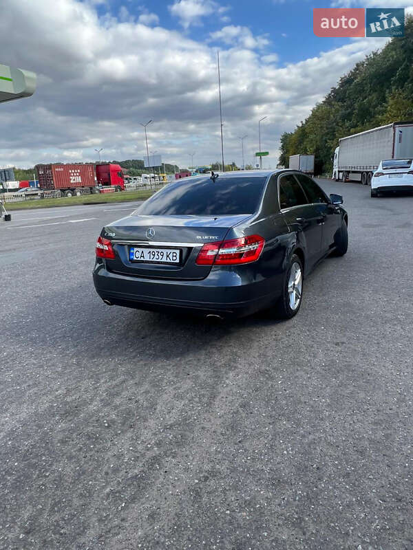 Седан Mercedes-Benz E-Class 2012 в Звенигородці