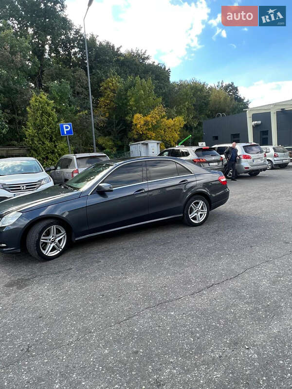 Седан Mercedes-Benz E-Class 2012 в Звенигородці