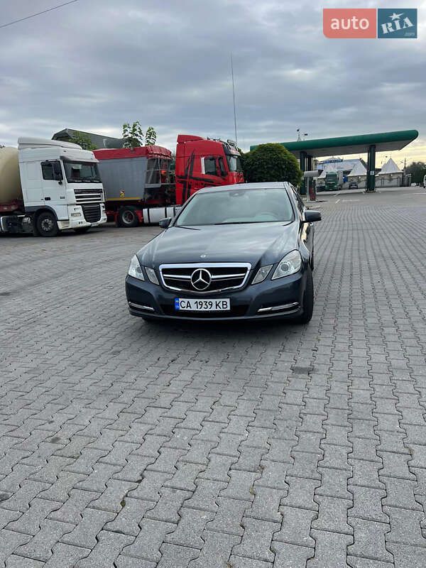 Седан Mercedes-Benz E-Class 2012 в Звенигородці