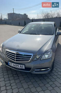 Седан Mercedes-Benz E-Class 2011 в Надвірній