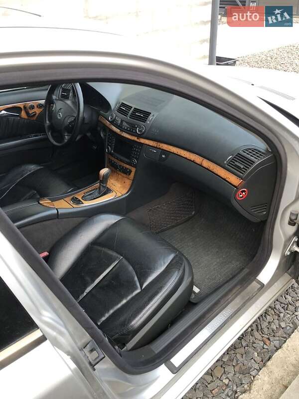 Седан Mercedes-Benz E-Class 2003 в Львові