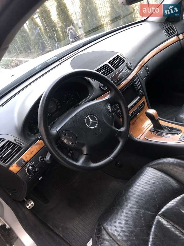 Седан Mercedes-Benz E-Class 2003 в Львові
