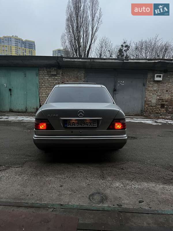 Седан Mercedes-Benz E-Class 1995 в Києві