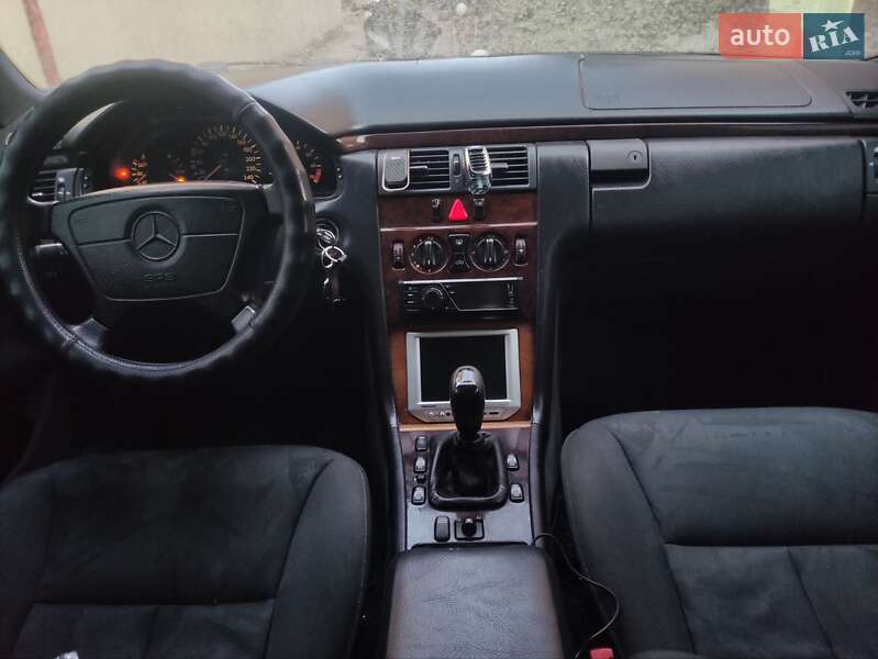 Седан Mercedes-Benz E-Class 1997 в Самборе