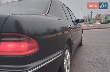 Седан Mercedes-Benz E-Class 2000 в 