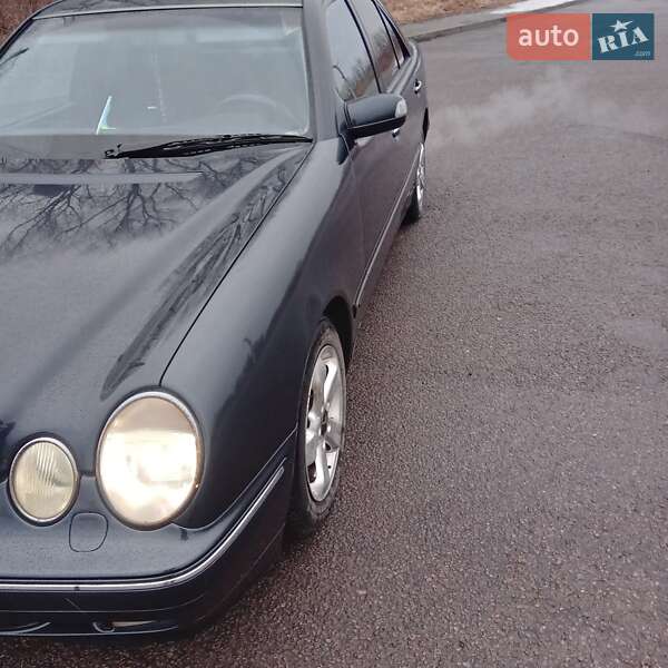 Седан Mercedes-Benz E-Class 2000 в Львове