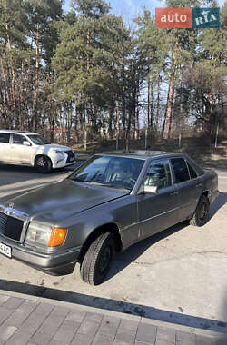Седан Mercedes-Benz E-Class 1990 в 