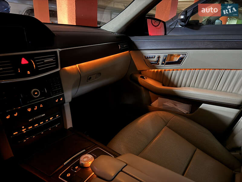 Седан Mercedes-Benz E-Class 2010 в Львове