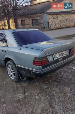 Седан Mercedes-Benz E-Class 1987 в 