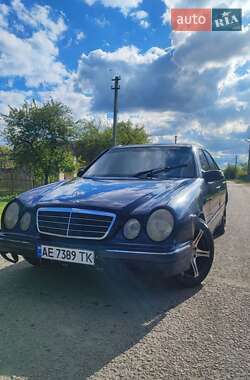 Седан Mercedes-Benz E-Class 2000 в 