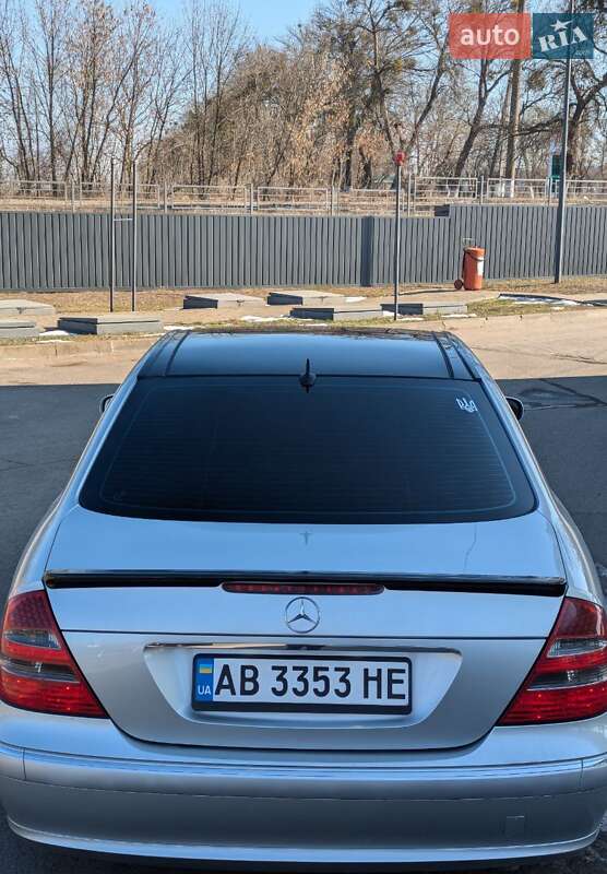 Седан Mercedes-Benz E-Class 2004 в Бершаді