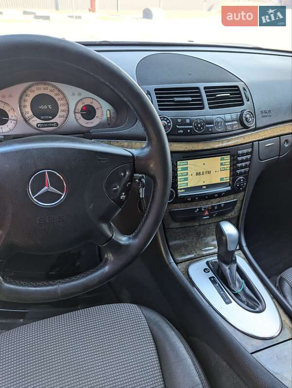Седан Mercedes-Benz E-Class 2004 в Бершаді
