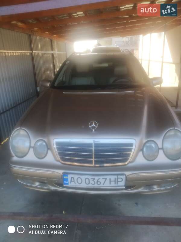 Універсал Mercedes-Benz E-Class 2001 в 