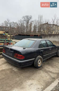 Седан Mercedes-Benz E-Class 2000 в 