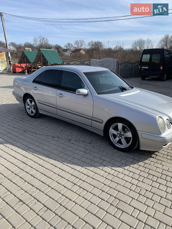 Седан Mercedes-Benz E-Class 2002 в Недобоевцах
