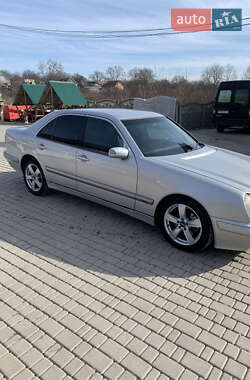 Седан Mercedes-Benz E-Class 2002 в Недобоївцях