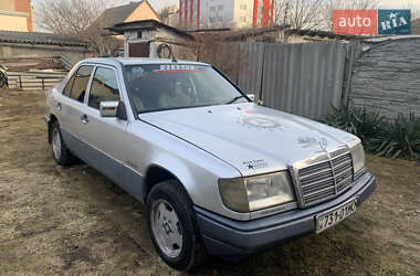 Седан Mercedes-Benz E-Class 1989 в Черновцах