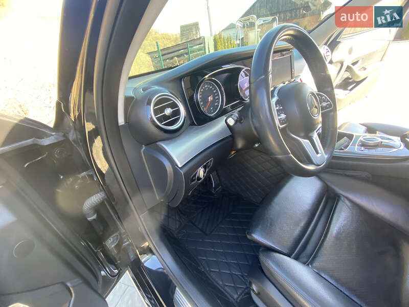 Седан Mercedes-Benz E-Class 2018 в Воловцю