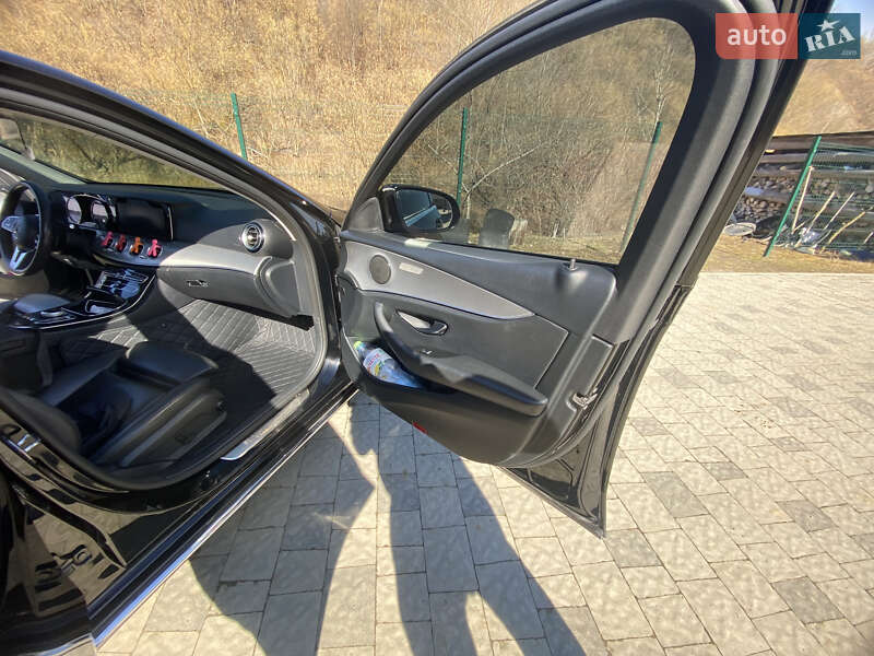 Седан Mercedes-Benz E-Class 2018 в Воловцю