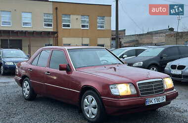 Седан Mercedes-Benz E-Class 1994 в Ровно