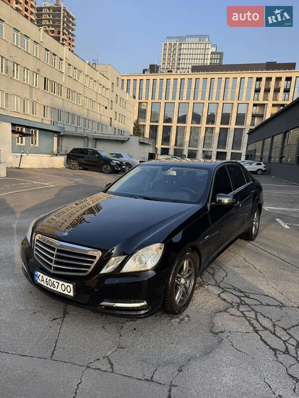 Седан Mercedes-Benz E-Class 2012 в Києві