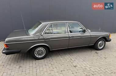 Седан Mercedes-Benz E-Class 1986 в 