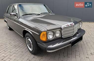 Седан Mercedes-Benz E-Class 1986 в 