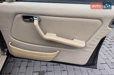 Седан Mercedes-Benz E-Class 1986 в 