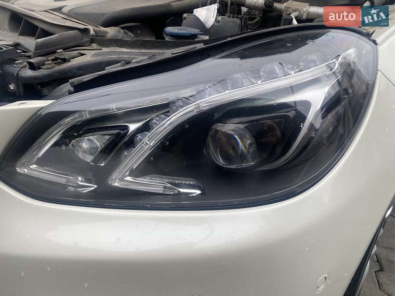 Седан Mercedes-Benz E-Class 2012 в Иршаве