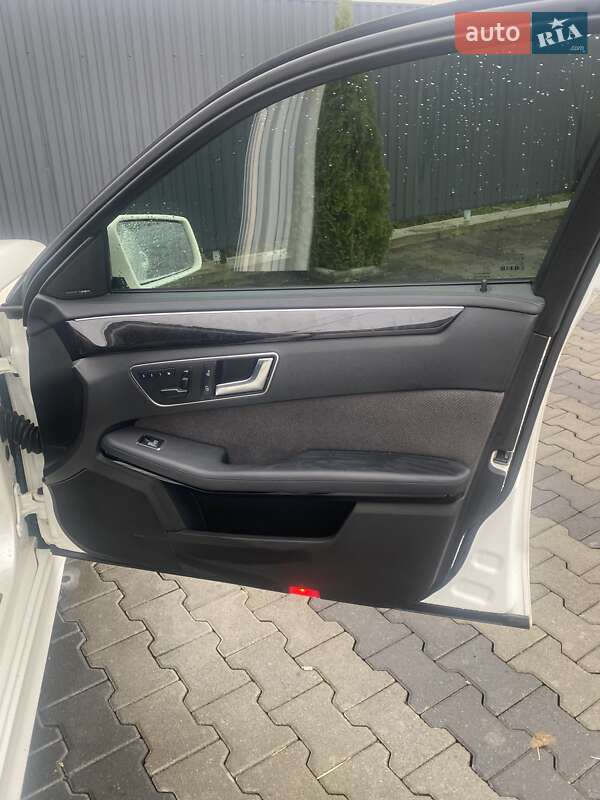 Седан Mercedes-Benz E-Class 2012 в Иршаве