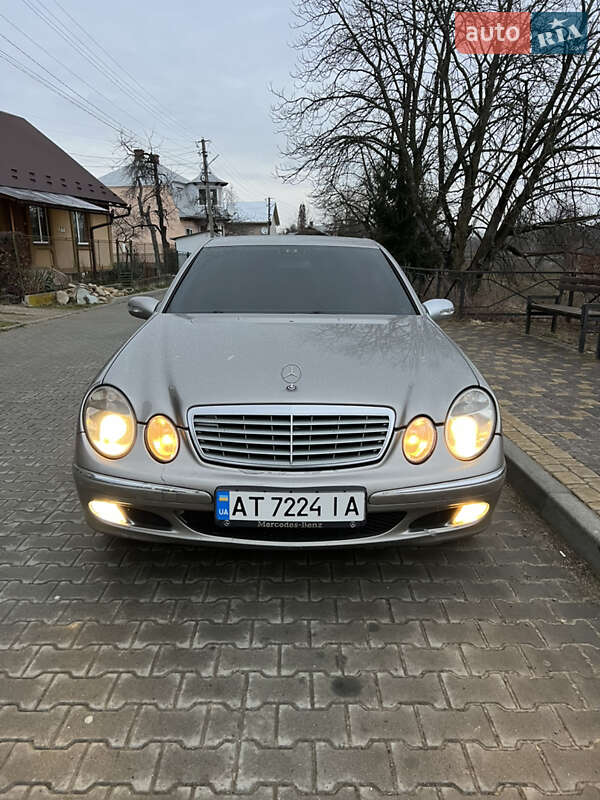 Седан Mercedes-Benz E-Class 2004 в Косове