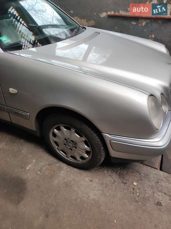Седан Mercedes-Benz E-Class 1999 в Киеве