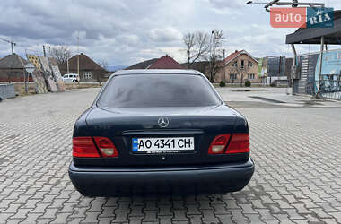 Седан Mercedes-Benz E-Class 1997 в Іршаві