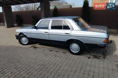 Седан Mercedes-Benz E-Class 1982 в Заставной